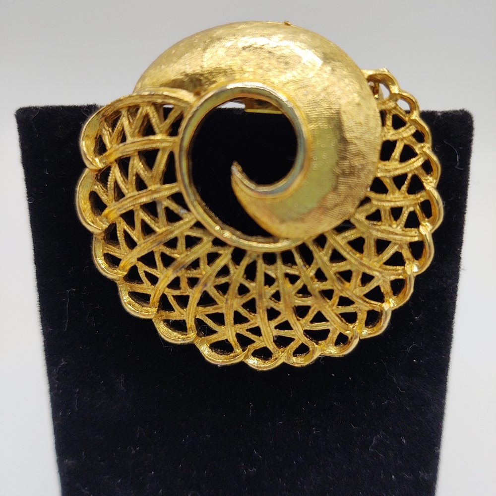 Vintage Brooch Gold Tone